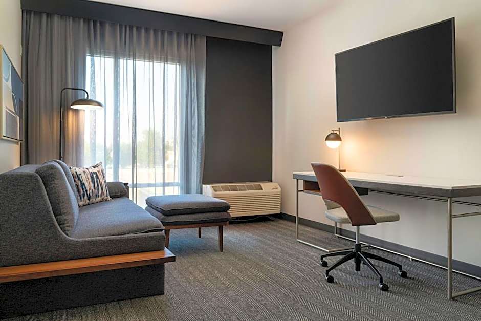 Courtyard by Marriott Fresno Clovis