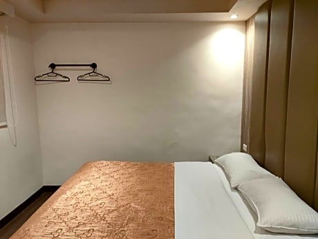 Standard Room -- 1 Bed