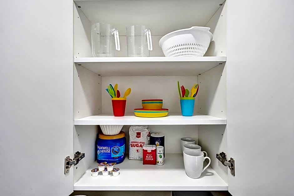 Cozy studio wbeach boardwalk steps kitchen