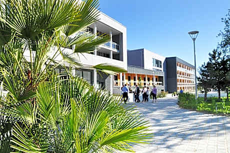 Golden Tulip Pornic Suites