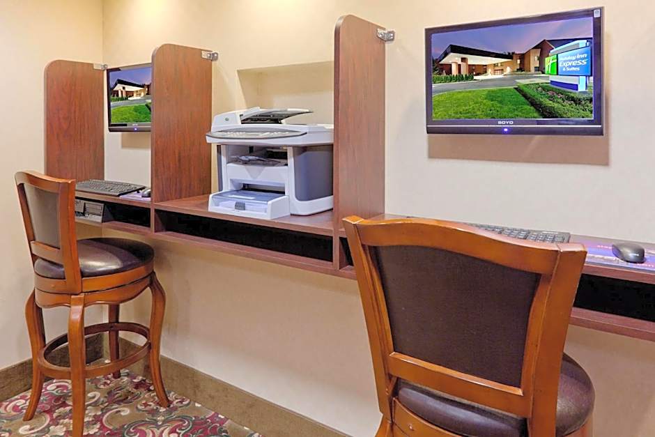 Holiday Inn Express Mentor Banquet Center By IHG