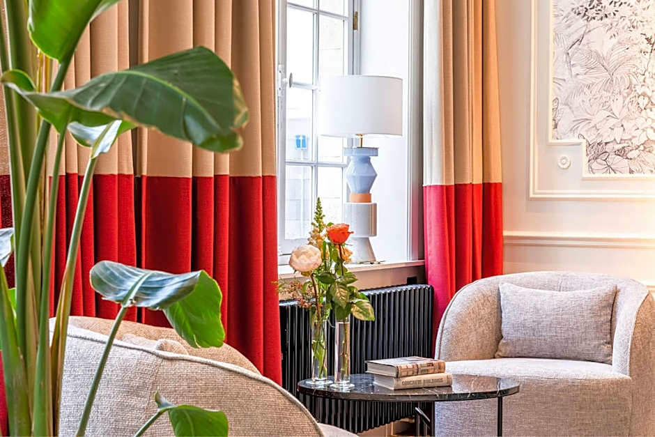 Sapphire House Antwerp, Autograph Collection