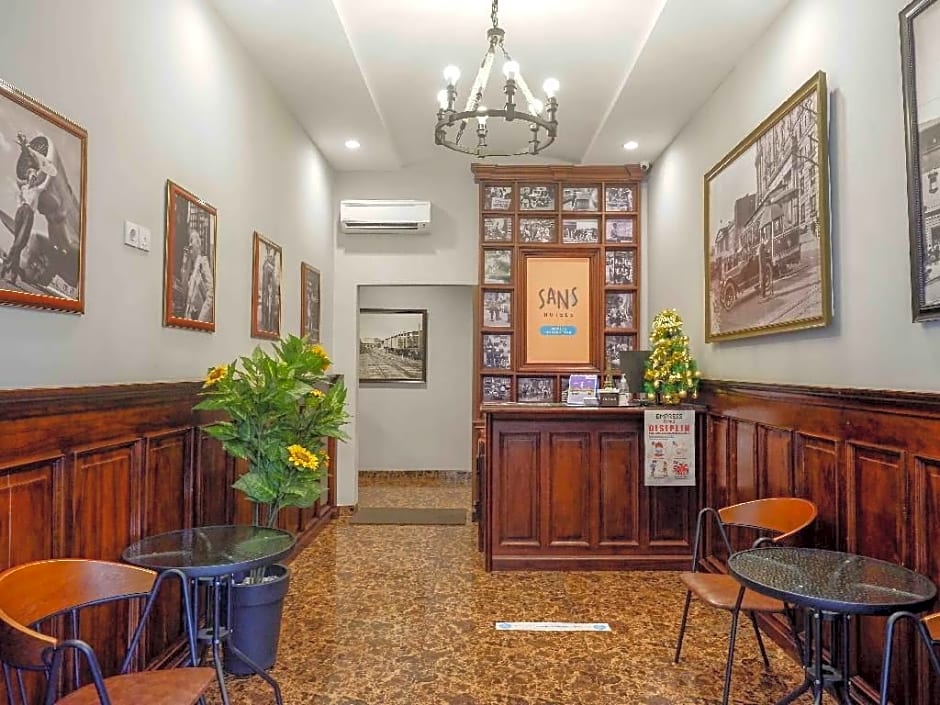 SANS Hotel Empress Simpang Lima