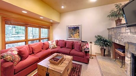 Three-Bedroom Gold Condominium