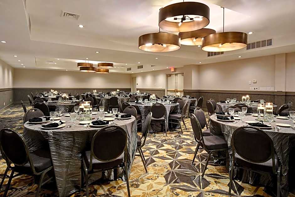 DoubleTree by Hilton St. Louis-Airport