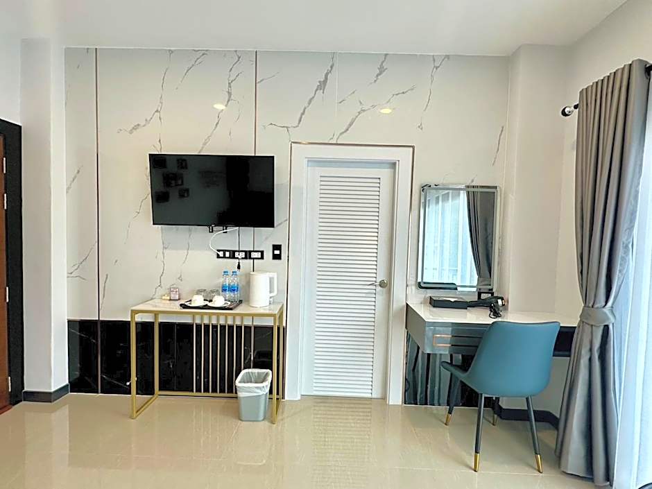 Smile Boutique at Saiyuan