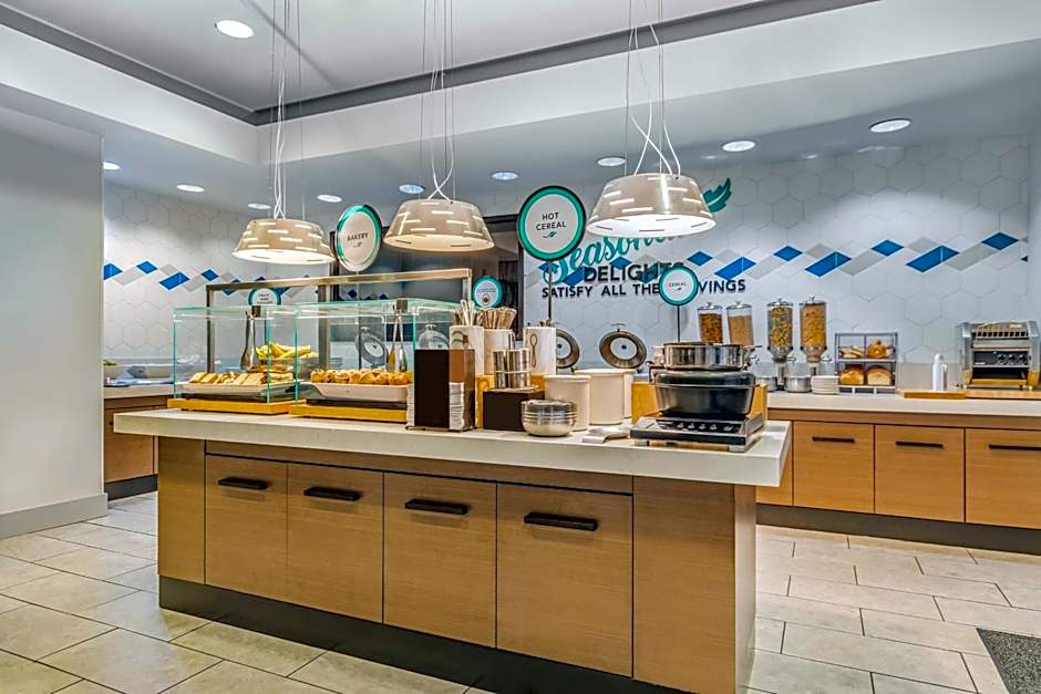 Embassy Suites By Hilton Detroit Metro Airport