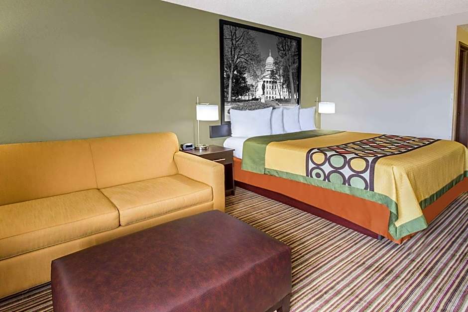 Super 8 by Wyndham Madison South