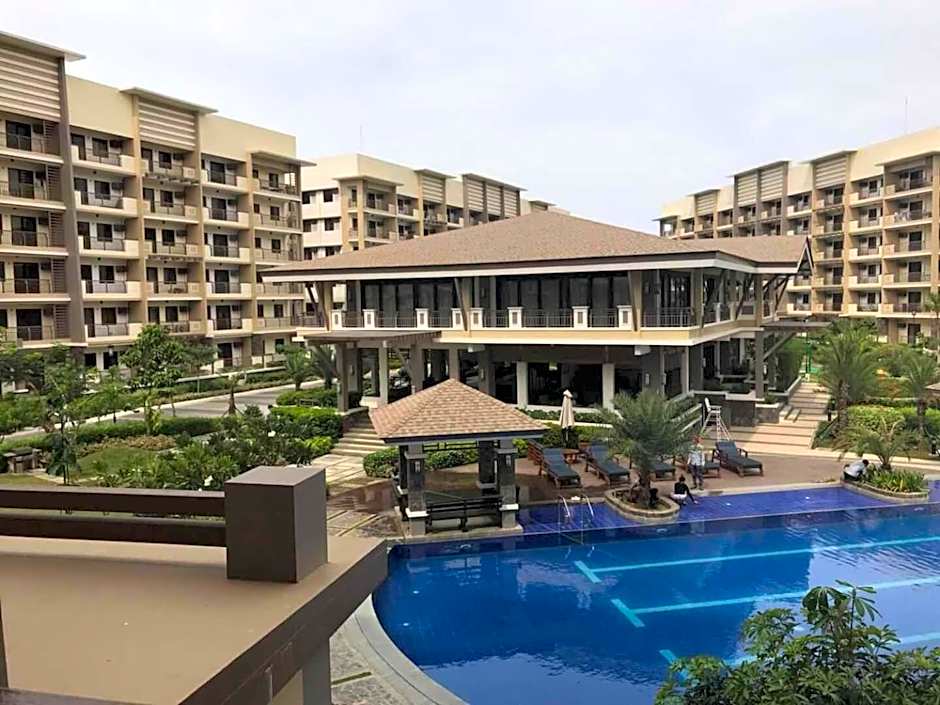 MaRoy Suites at Asteria Residences (Near NAIA with free Parking+Fiber Internet)