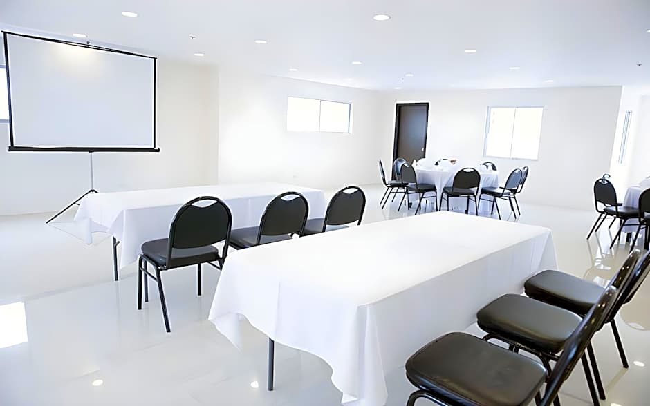 Nichols Airport Hotel