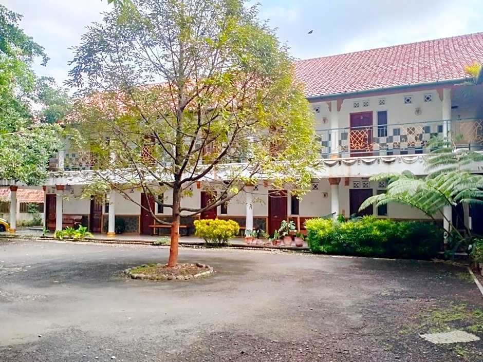 RedDoorz Syariah near Universitas Jenderal Soedirman 3