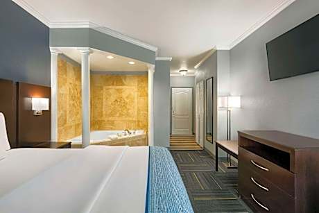 Deluxe King Room with Jetted Tub - Non-Smoking