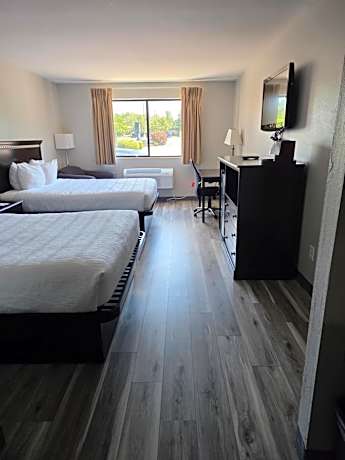 2 Queen Beds Nonsmoking