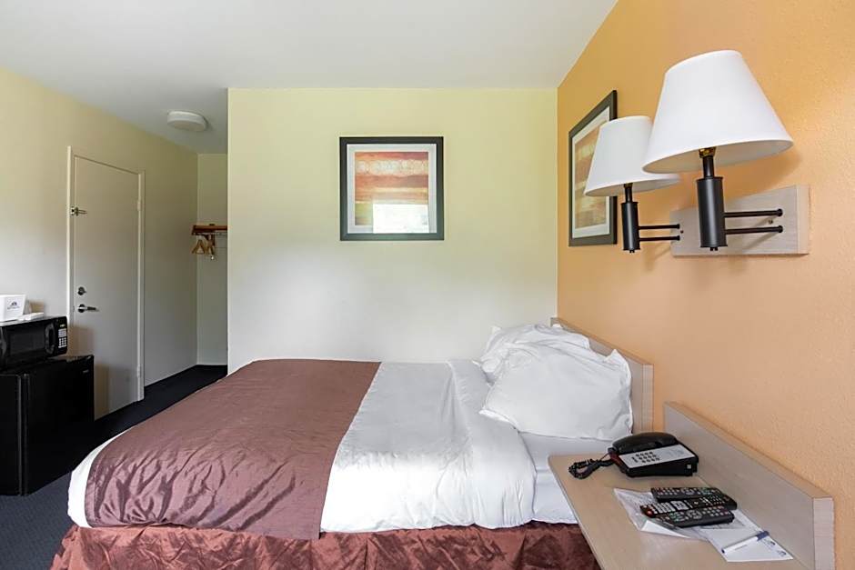 Days Inn by Wyndham New Philadelphia