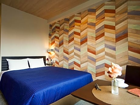Renewal Standard Single Room (55 in bed) - Non-Smoking