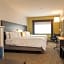  Holiday Inn Express & Suites