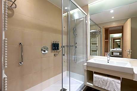 2 Twin Beds Room