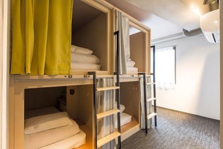 Private Bunk Bed Room(4 Beds + 1 Single Bed)
