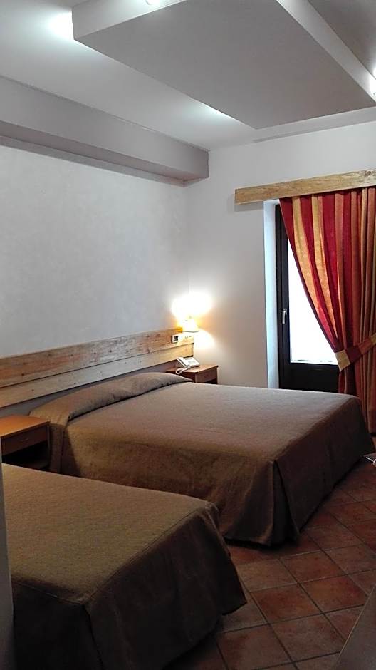 Hotel Altopiano Delle Rocche