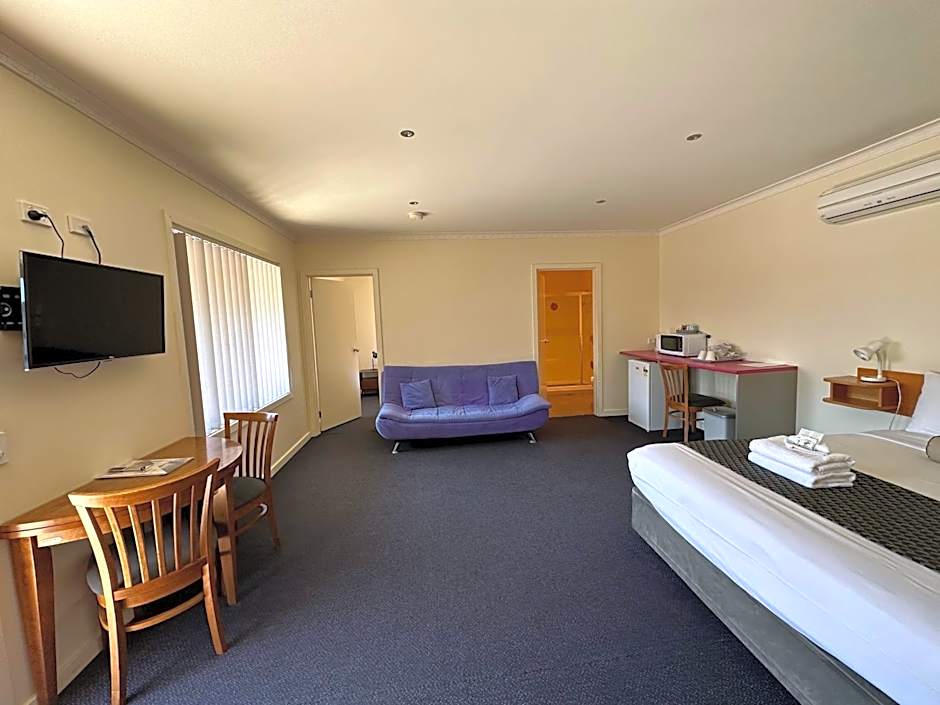 Lakeside Motel Waterfront