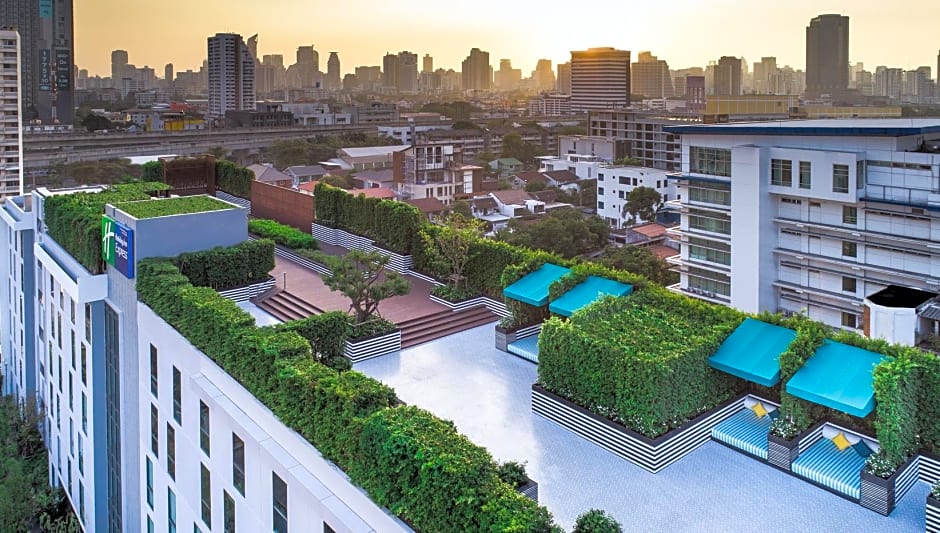 Holiday Inn Express Bangkok Soi Soonvijai By IHG