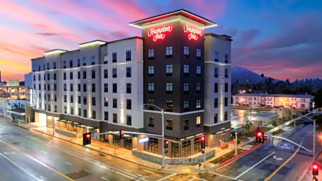 Hampton Inn By Hilton Riverside Downtown