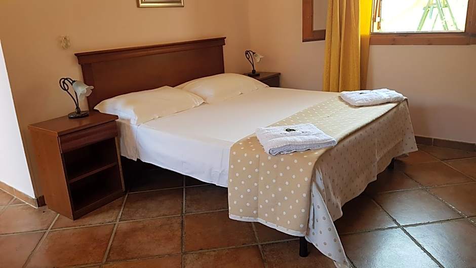 RELAIS MASSERIA CASINA DEI CARI