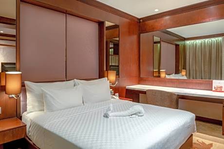 Executive Pool Terrace