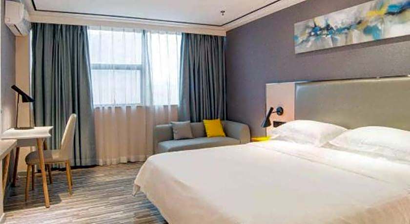 7 Days Premium Zhuhai Gongbei Light Railway Branch