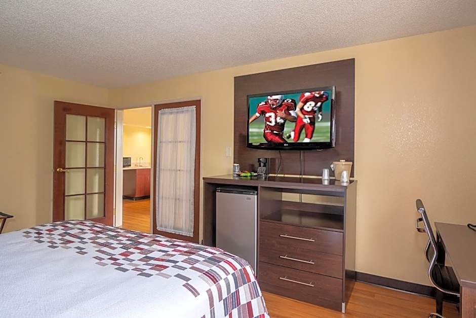 Red Roof Inn & Suites Indianapolis Airport