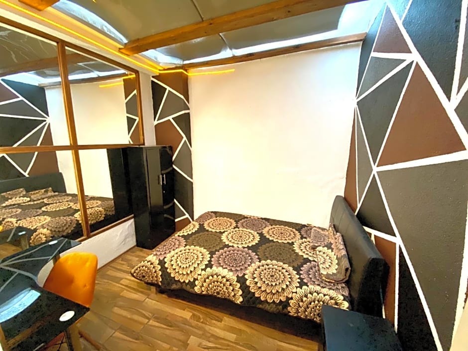 Roomies Hostel Condesa