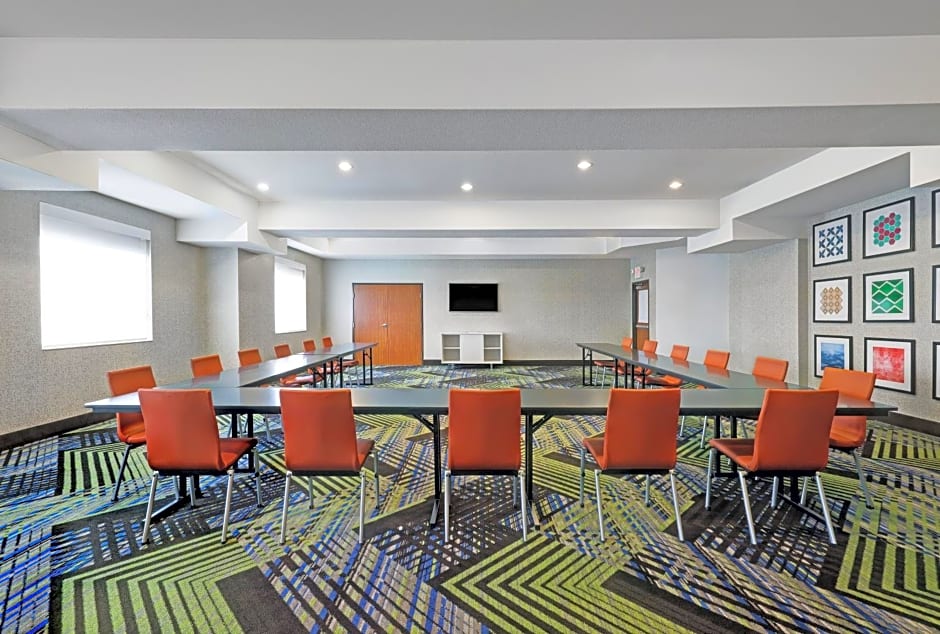 Holiday Inn Express & Suites Newport By IHG