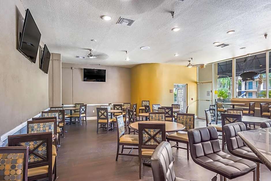 Clarion Inn & Suites Central Clearwater Beach