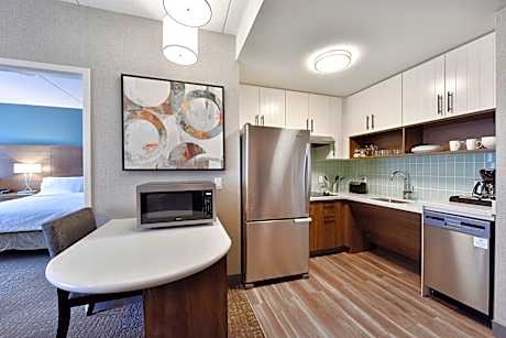 2 Qn 1 Bedroom Ste Comm Access Roll Shwr