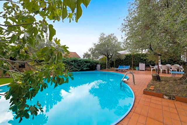 villa di charme con piscina e jacuzzi tra Roma e Viterbo