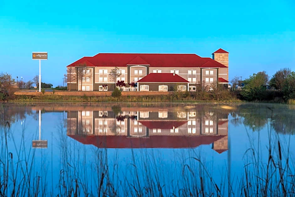 La Quinta Inn & Suites by Wyndham Shawnee