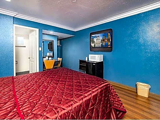 Travelodge by Wyndham Sacramento Convention Center