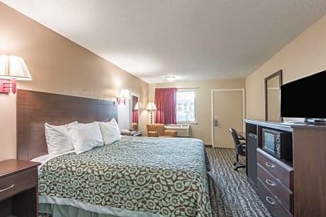 King Room with Bathtub - Mobility Accessible/Smoking