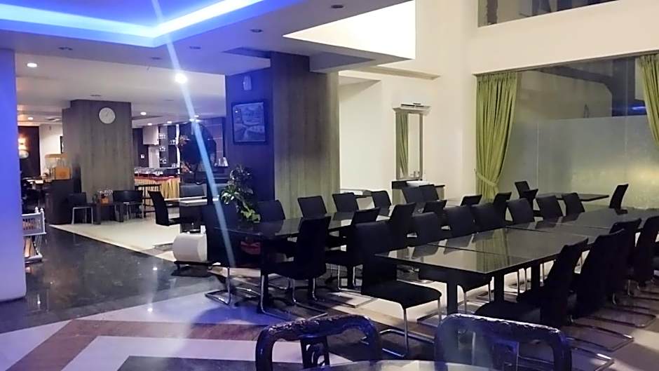 Lynt Hotel Makassar