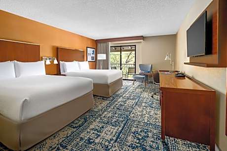 Deluxe Queen Room with Two Queen Beds with Courtyard view - Non-Smoking