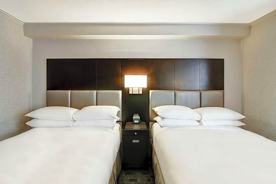 DoubleTree by Hilton Toronto Downtown