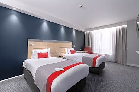 Standard Twin Room with Free Hot Breakfast - Accessible