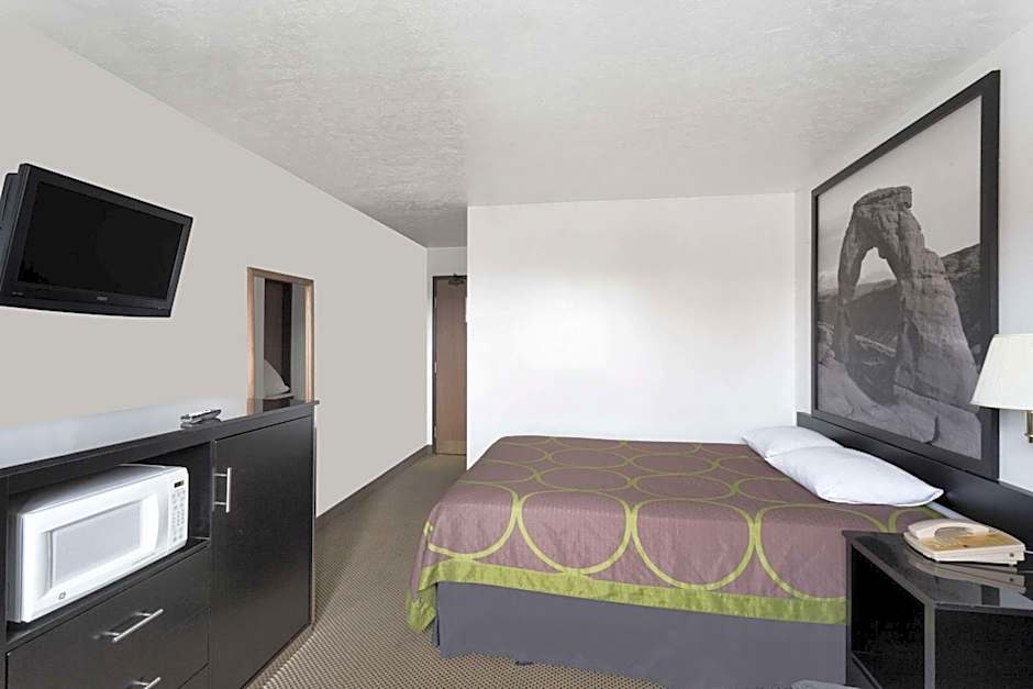 Super 8 by Wyndham Logan