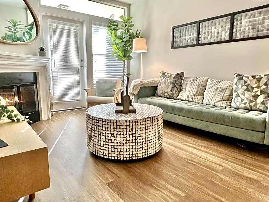 Cozy 2 Bedroom 2 Bathroom Condo with Pool, Gym, Spa