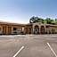 Econo Lodge Inn & Suites