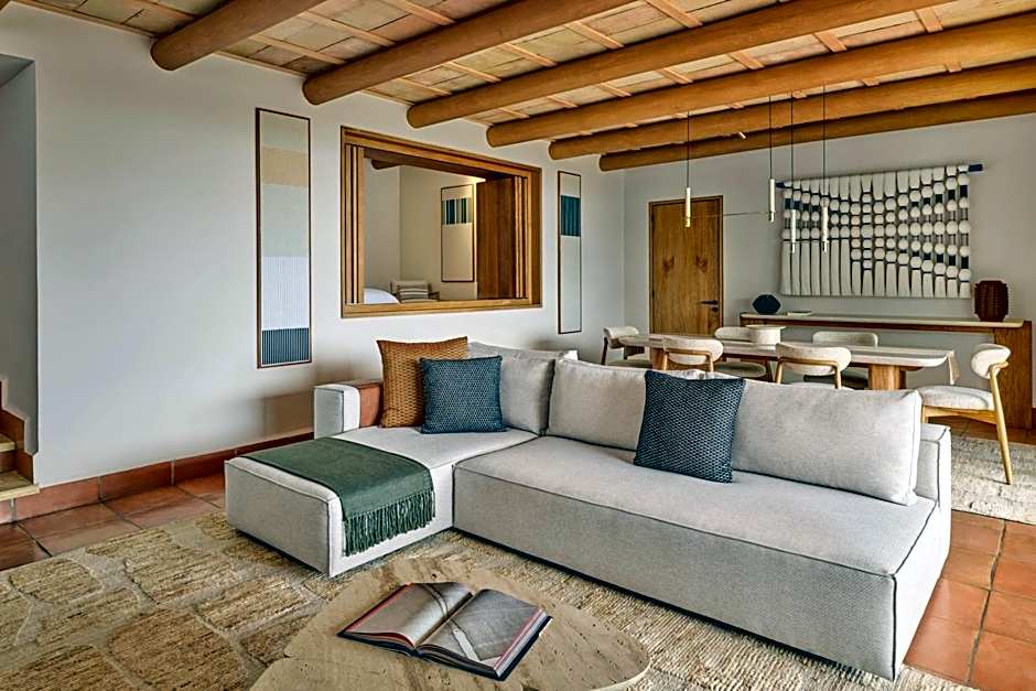 Photo 1 of 7 of Deluxe Larger 1 Bedroom 1 King Bed Suite, Beachfront