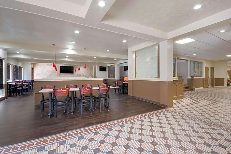 Surestay Plus Hotel by Best Western Lawton