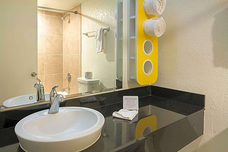 Motel 6 - Tampa Fairgrounds