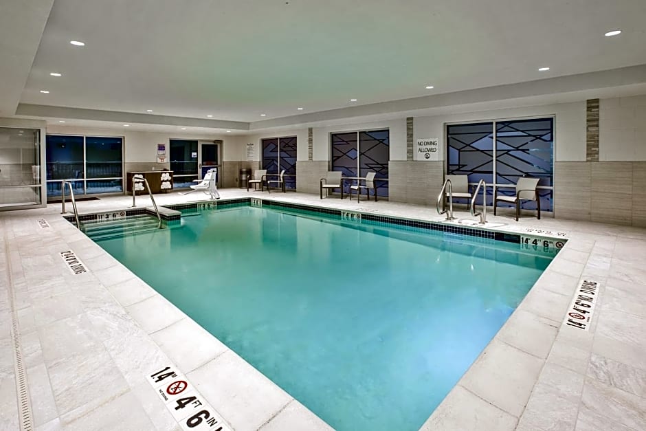 Holiday Inn Express & Suites Okemos - University Area By IHG