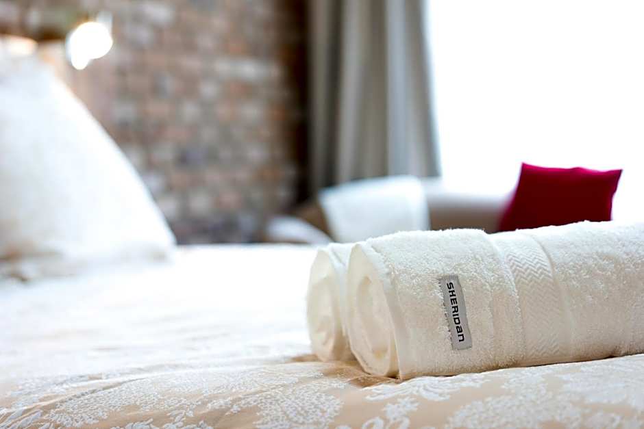 Farnham Court Motel and Restaurant